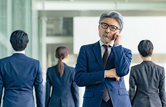 従業員のエンゲージメントが低く、会社の方針が自分事化されていない
