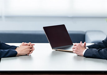人事制度見直しは「自社」で完結できるか？コンサルティング会社の活用と判断基準